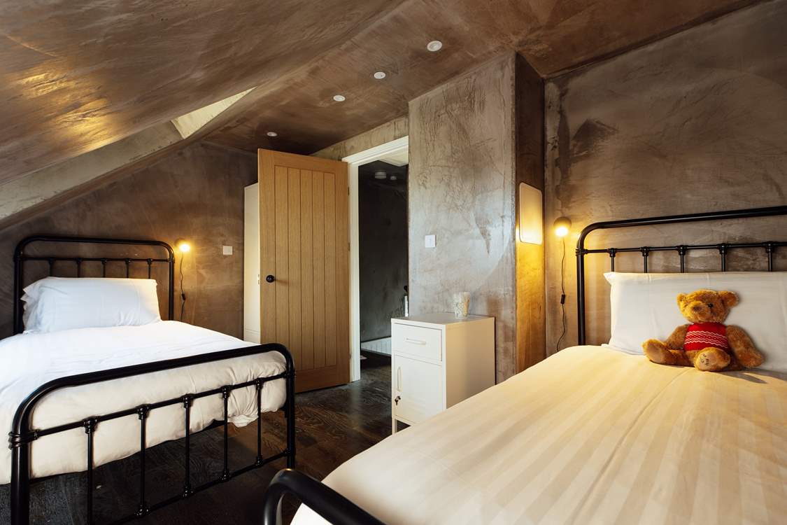 Twin Bedroom Blaen
